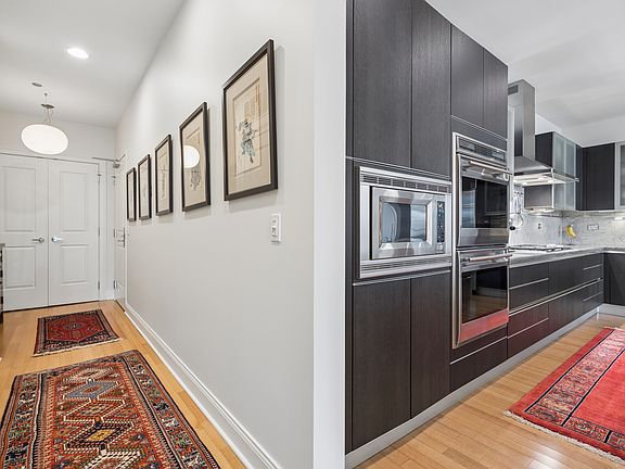 5th image of 1035 N Dearborn St Unit 9W