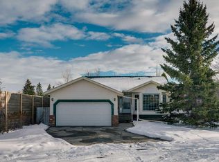 12 NE Hawkland Cres NW, Calgary, AB T3G 3R5
