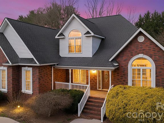 2nd image of 2488 Birdie Ln NE