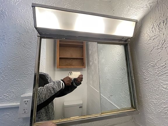 5th image of 423 W 7th St APT 1