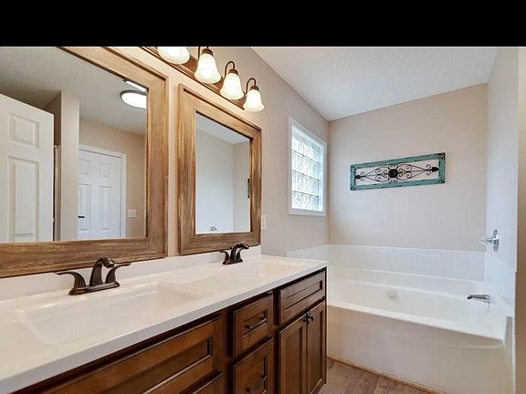 3rd image of 1291 Archwood Ct