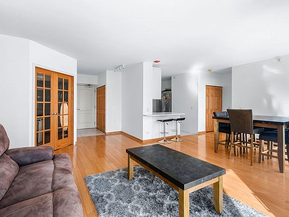 5th image of 600 N Dearborn St APT 1508