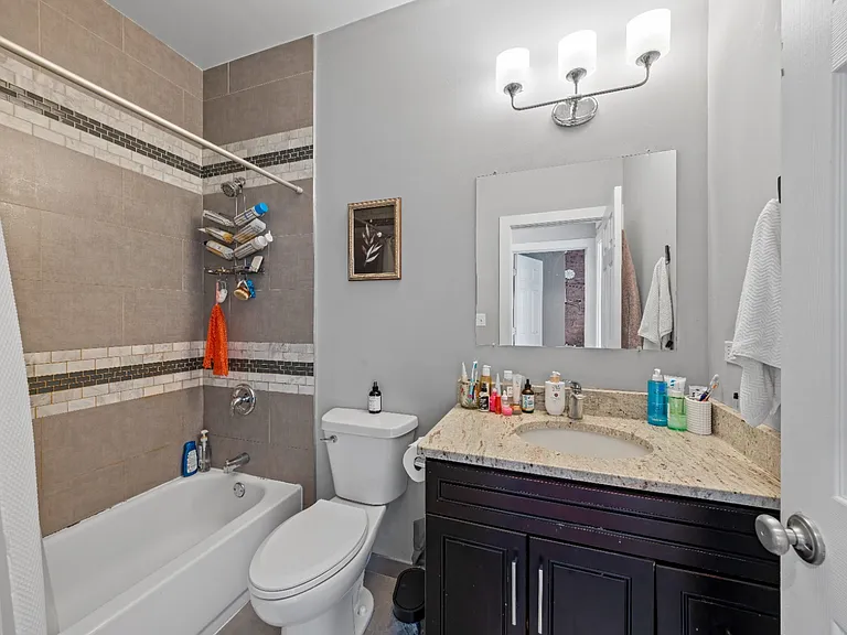 359 W Chicago Ave #2S — Photo 10
