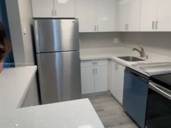 7100 NW 179th St APT 102, Hialeah, FL 33015