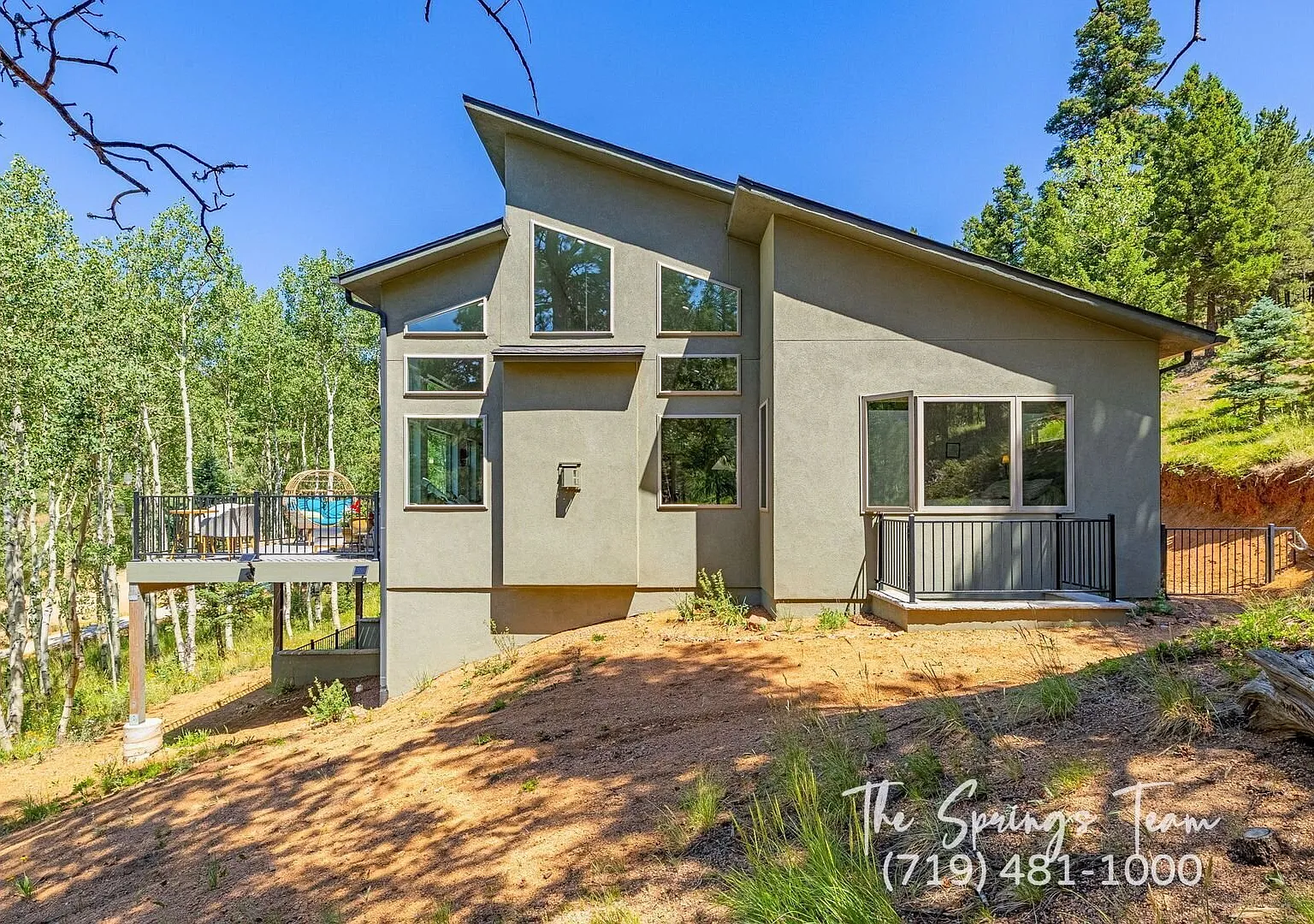 Stunning 4 BDRM Crystal Park Mountain Retreat — Photo 2