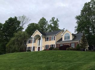 8 Misty Brook Ln, New Fairfield, CT 06812
