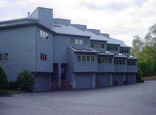 4496 Post Rd APT 8, Warwick, RI 02818