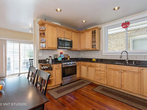 4th image of 3017 N Narragansett Ave