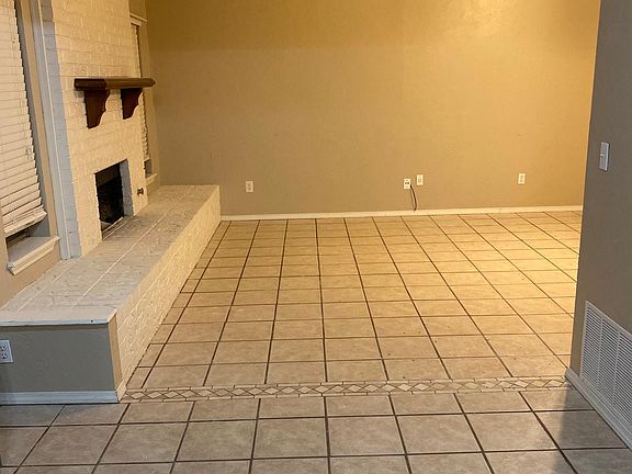 3rd image of 805 Miller Dr