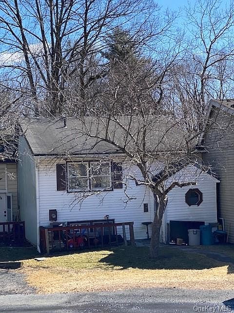 1st image of 40 Laura Ln