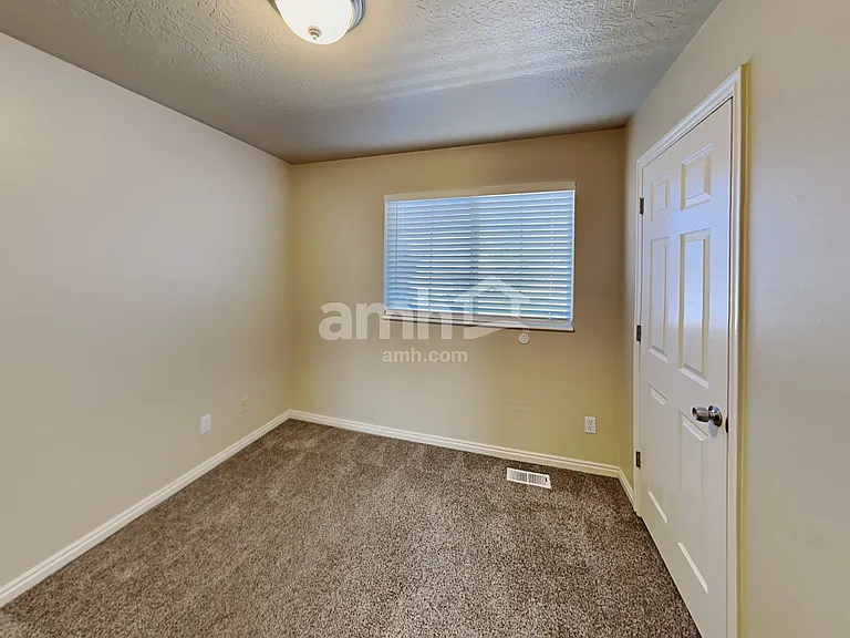 272 S 590 W — Photo 16