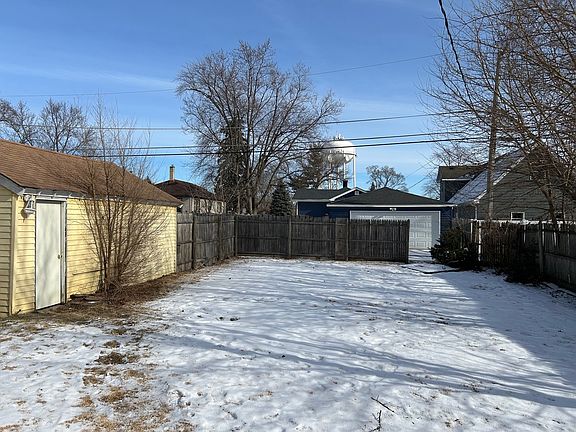 4th image of 18251 Oakwood Ave