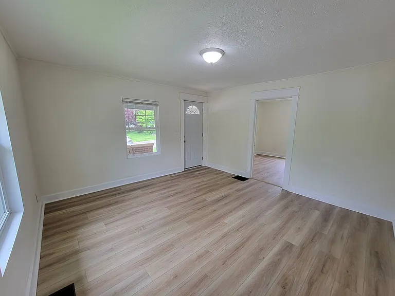 2429 S Broadview Dr — Photo 10