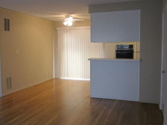 3rd image of 1215 Barry Ave APT 2