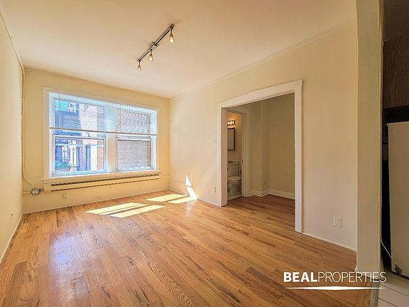 2nd image of 511 W Melrose St #511410