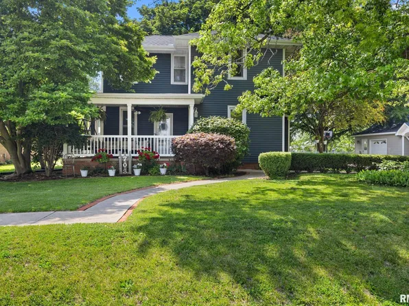 703 N Main St, Roanoke, IL 61561