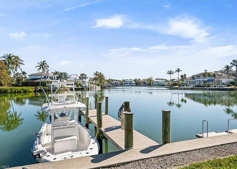 1910 Gulf Shore Blvd N #107