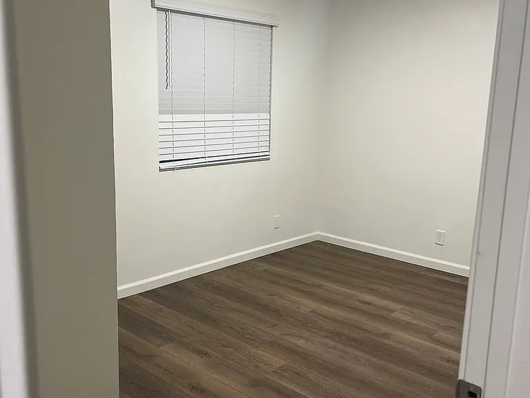 915 W Dolphin Ave #A — Photo 6