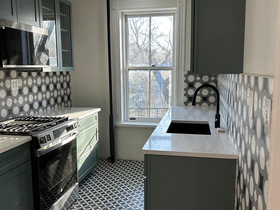 1st image of 93 Clermont Ave APT 3