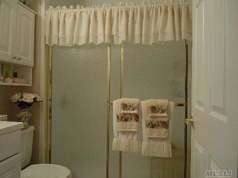 4th image of 7 Strathmore Gate Dr
