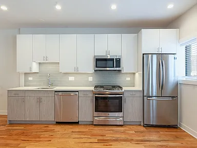 1552 N LaSalle unit 201