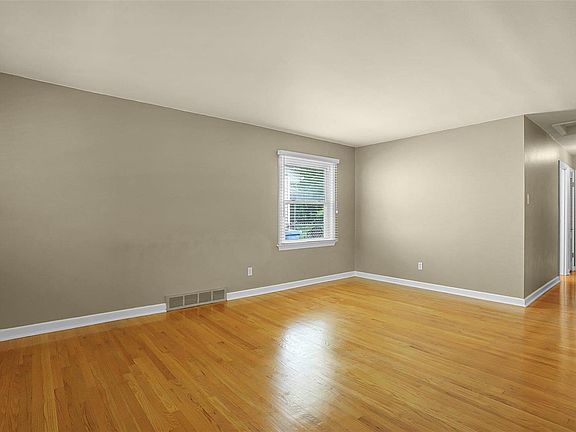 5th image of 140 Saint Benedict Ln