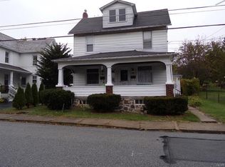 121 Front St, Roseto, PA 18013