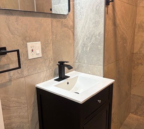 4th image of 475 Wilson St APT 1