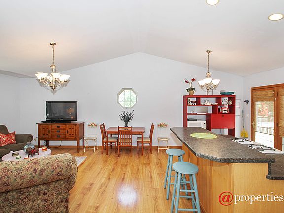 Kitchen / Living Room