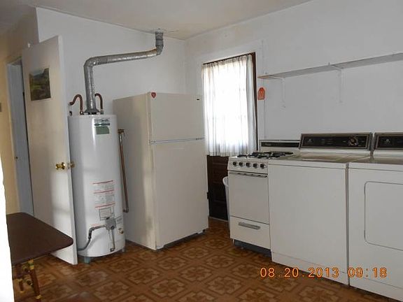 4th image of 102 Gilmour Ct
