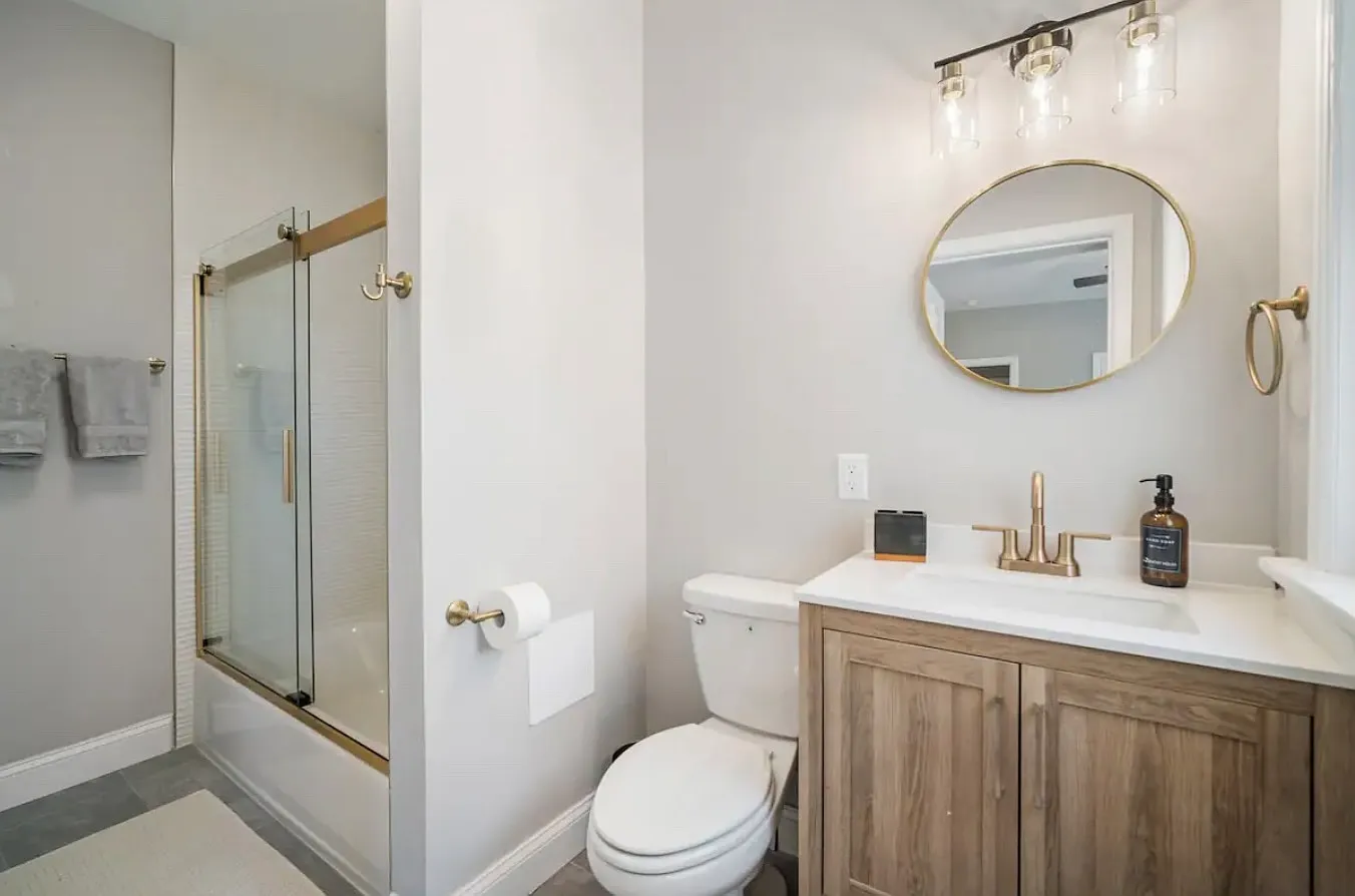6 bed, 2700 sqft, $3,500 — Photo 3