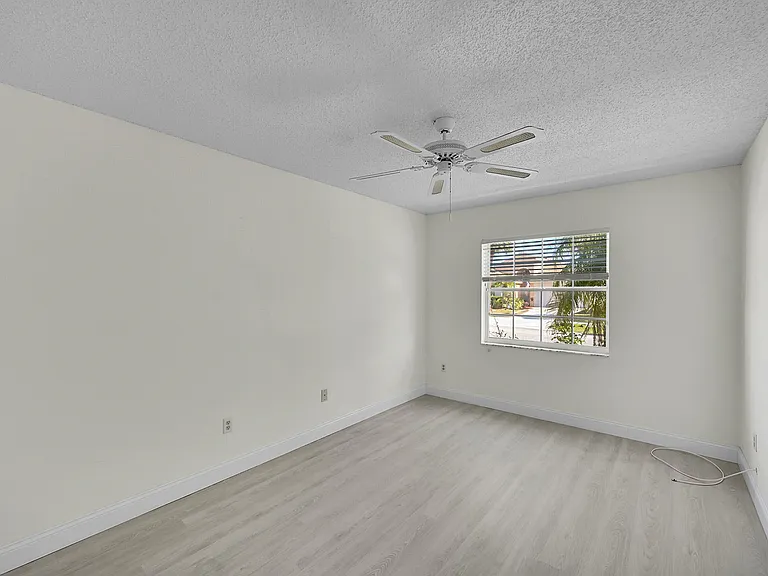 9581 Tavernier Dr — Photo 16