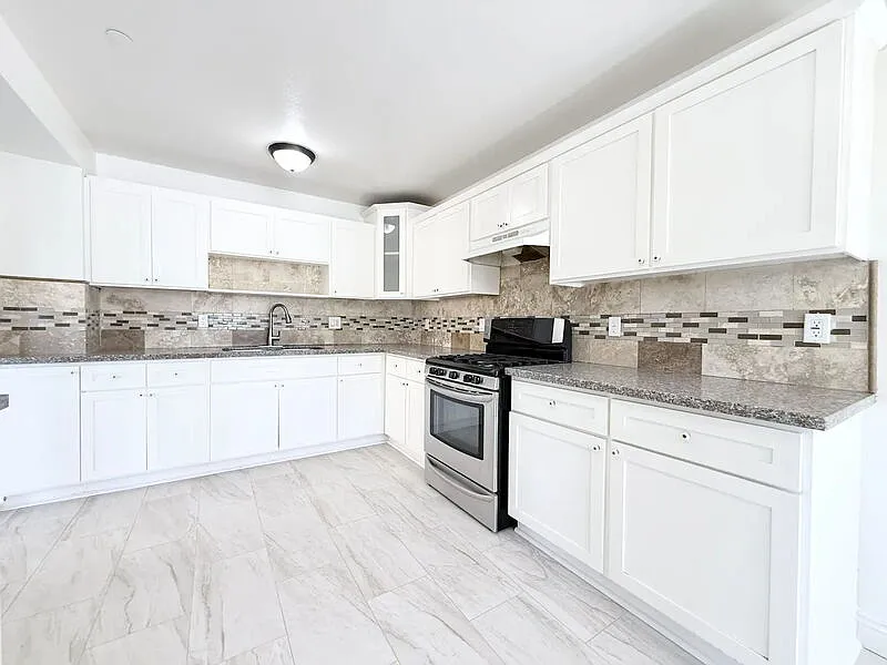 5 bed, 3.0 bath, 1849 sqft, $3,995 — Photo 4
