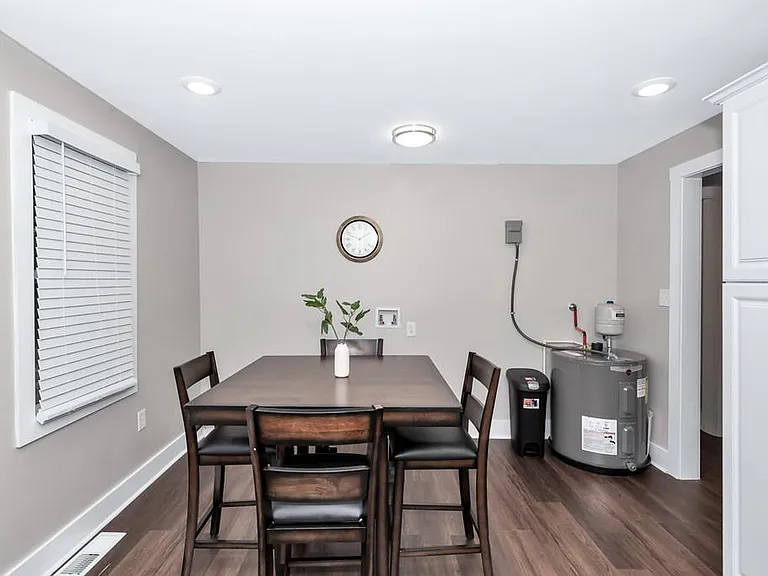 2910 Wilson Dr NW — Photo 10