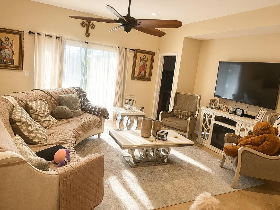 4 bed, 2.0 bath, 1980 sqft, $4,000 — Photo 2