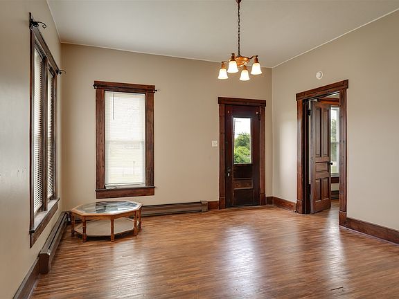 3rd image of 1038 E Howard St