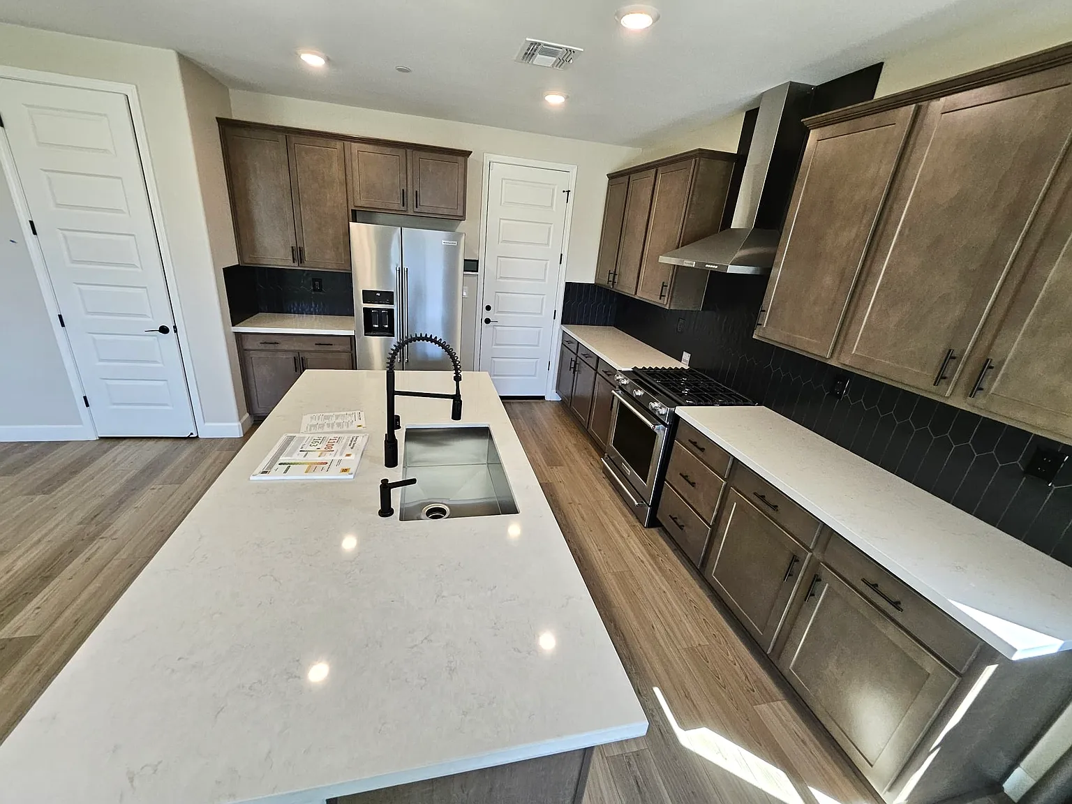 5 bed, 3.5 bath, 2378 sqft, $3,500 — Photo 4