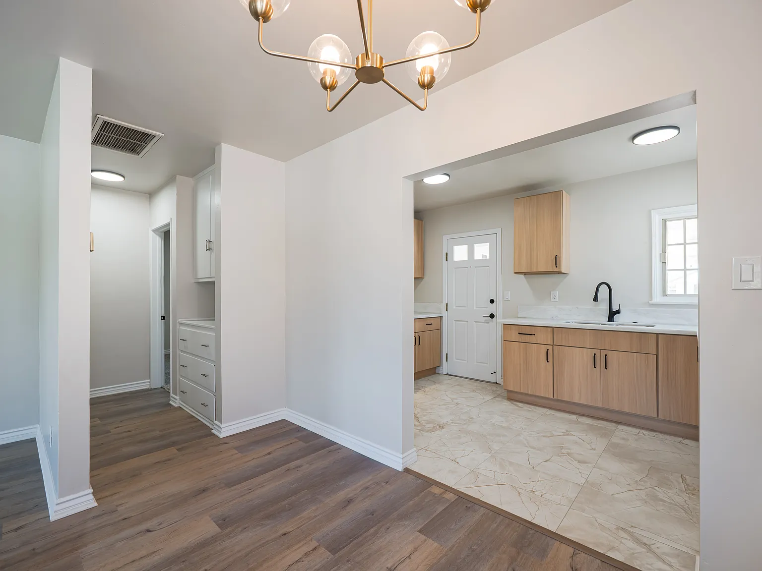 2 bed, 788 sqft, $2,599 — Photo 2