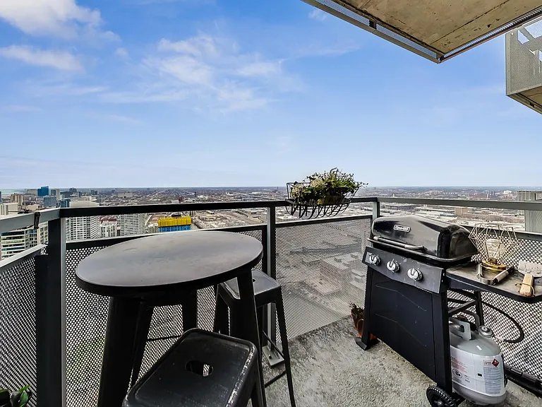 235 W Van Buren St #4311 — Photo 35