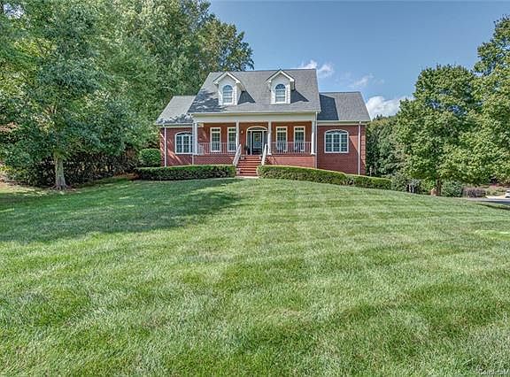 3rd image of 205 Hickory Lane Dr