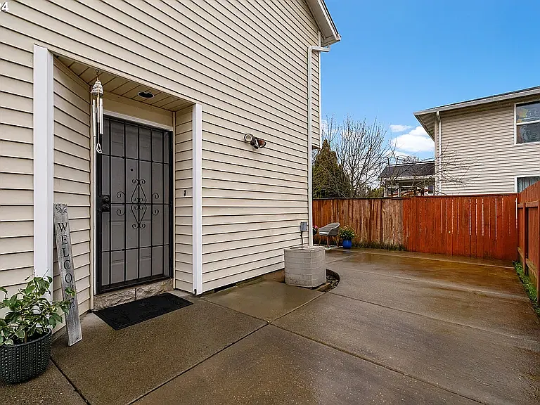 3 bed, 1408 sqft, $2,451 — Photo 4
