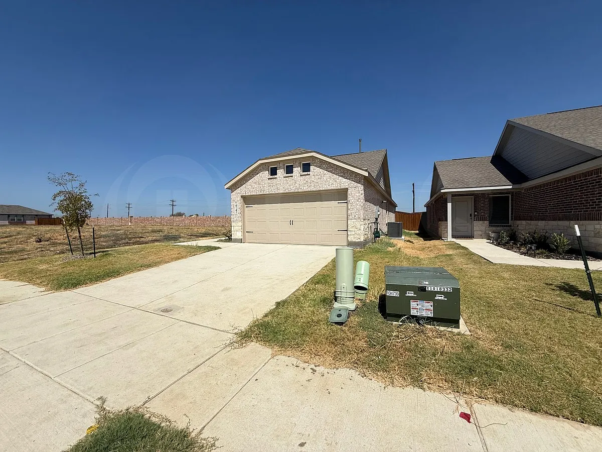 3 bed, 2.0 bath, 1451 sqft, $1,895 — Photo 4