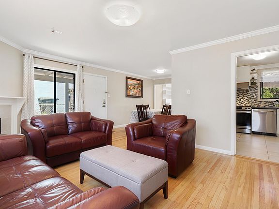 3rd image of 210 Verano Dr