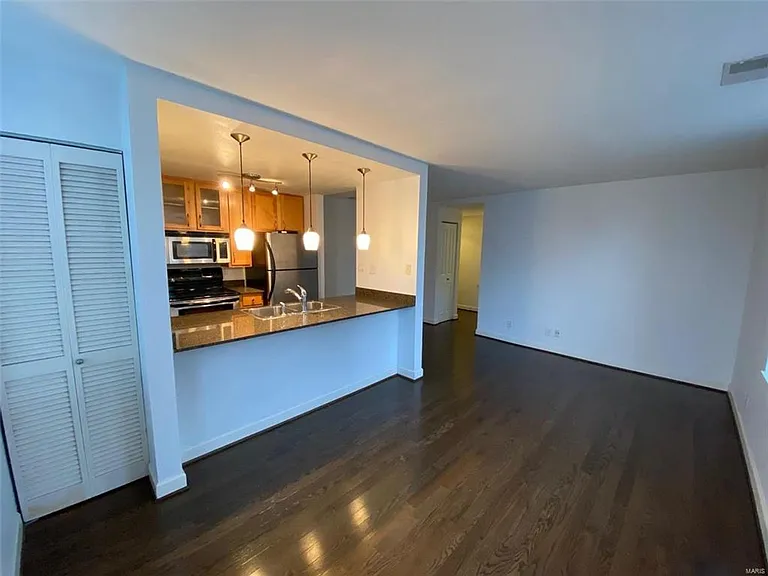 5330 Pershing Ave #606 — Photo 3