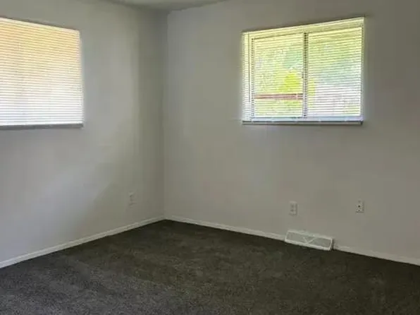 1325 Potomac Dr #B, Toledo, OH 43607