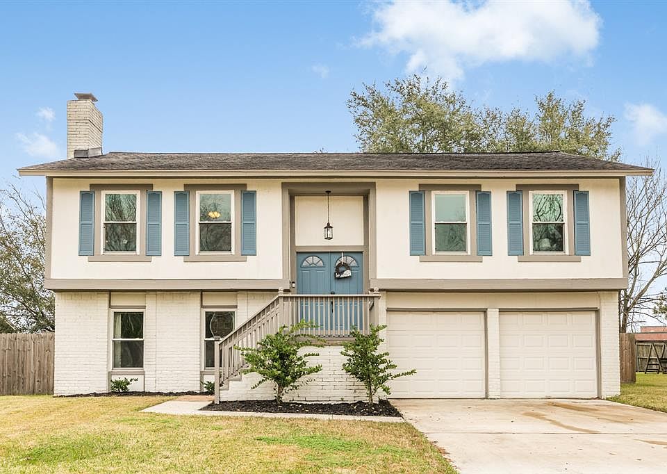 1st image of 453 E Castle Harbour Dr