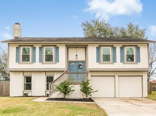 453 E Castle Harbour Dr, Friendswood, TX 77546