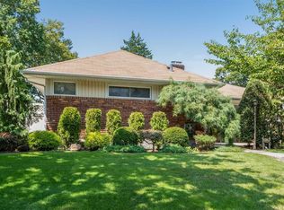 545 Mohawk Rd, West Hempstead, NY 11552