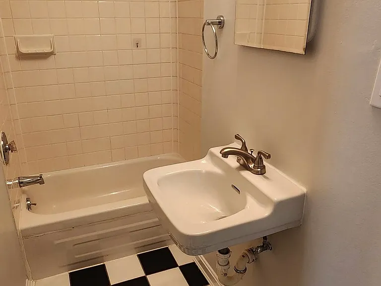 1758 Swann St NW #B — Photo 18