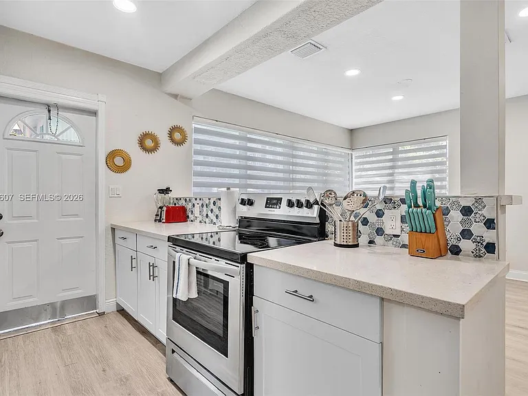 10004 E Bay Harbor Dr #5 — Photo 11